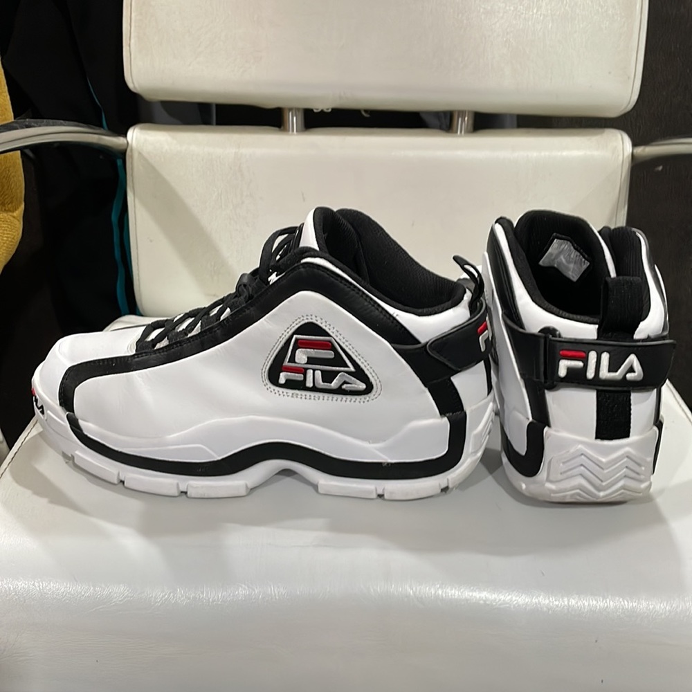Grant Hill 1 95 “Reintroduced” wht/blk/red Hill 2 “96” wht/blk - Picture 8 of 9